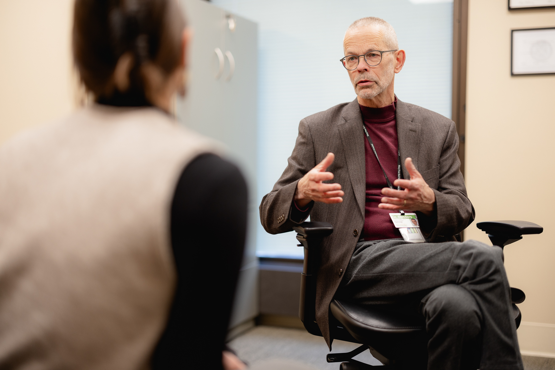 Specialist discussing with a patient in the neuropsychology program.