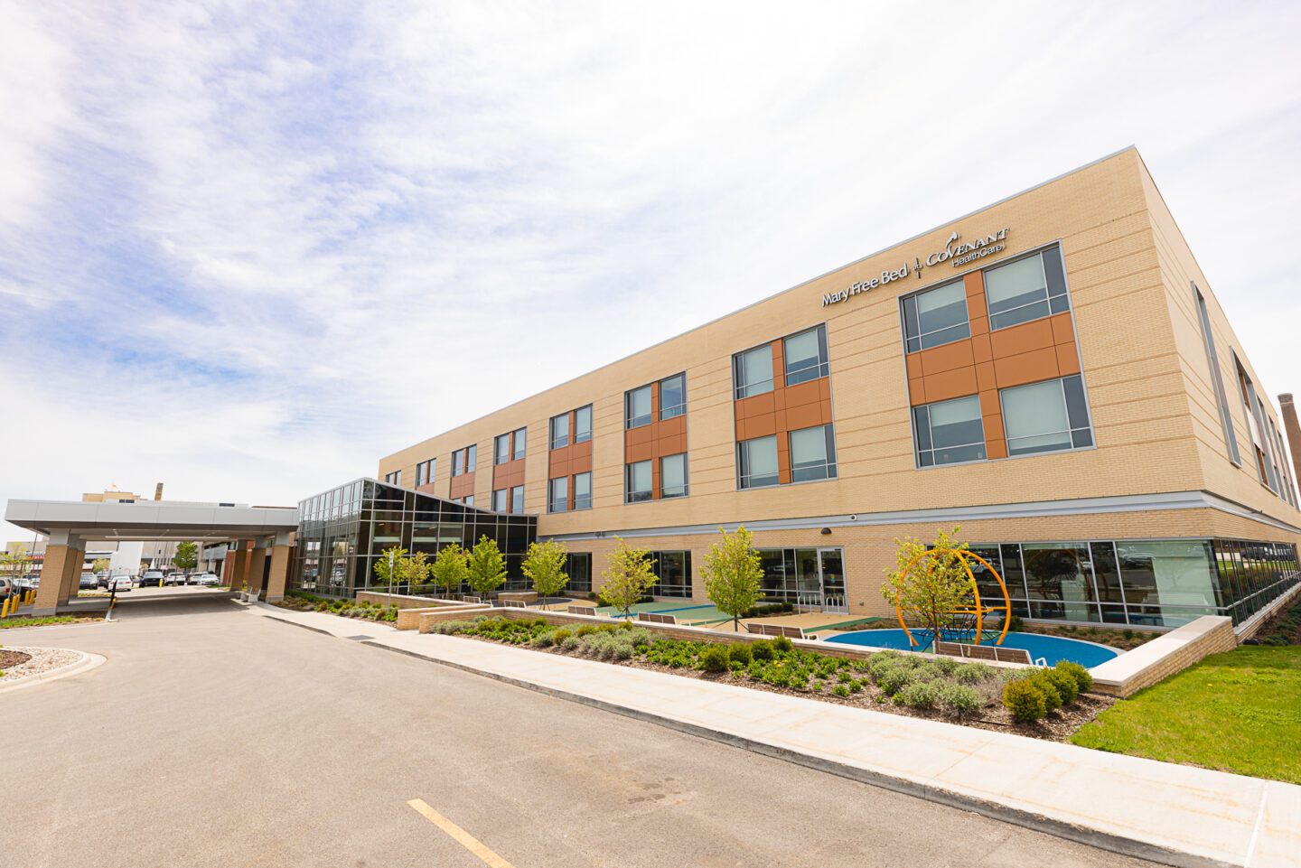 Mary Free Bed locations - exterior of the Covenant building