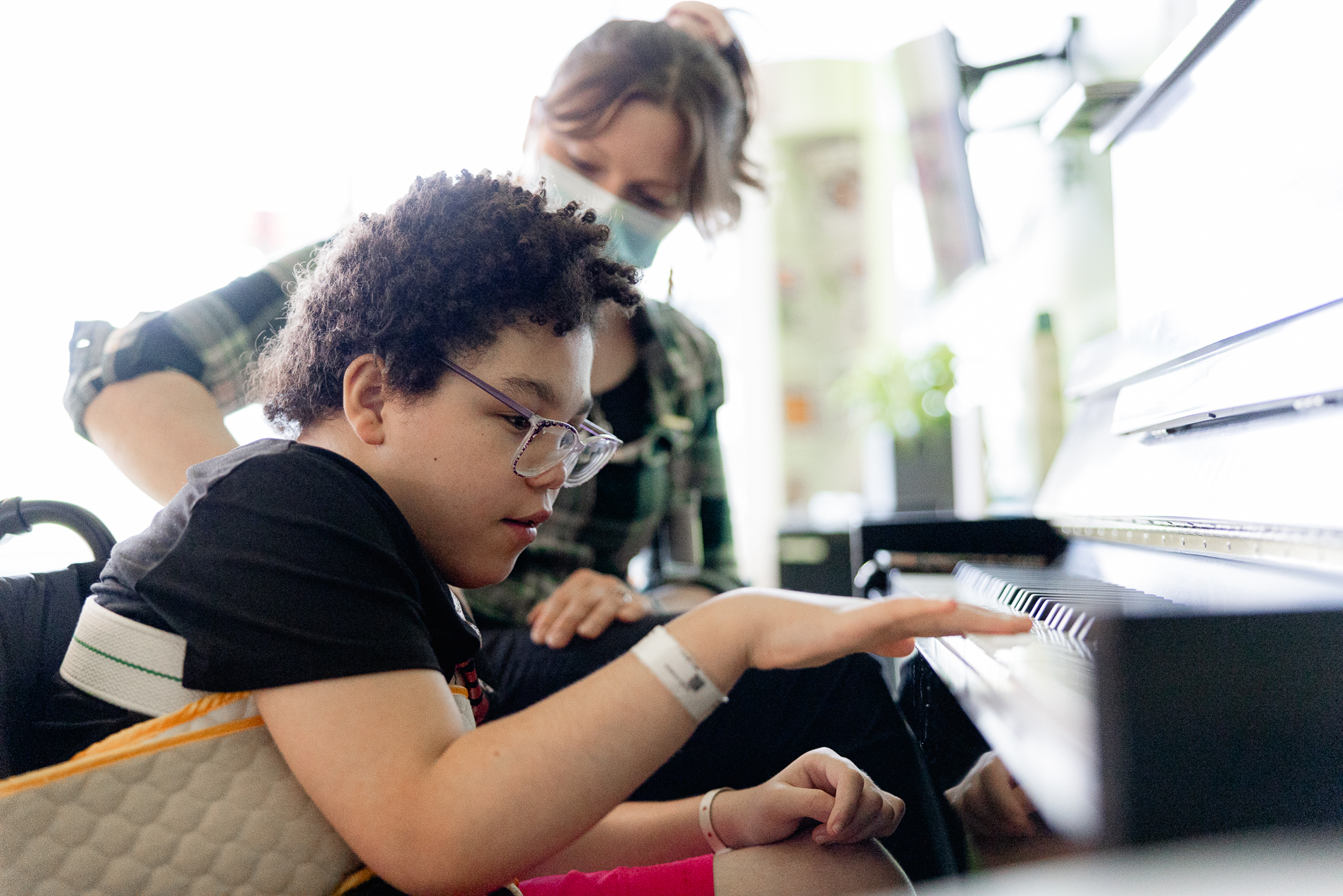 Mary Free Bed pediatric music therapy patient playing the piano