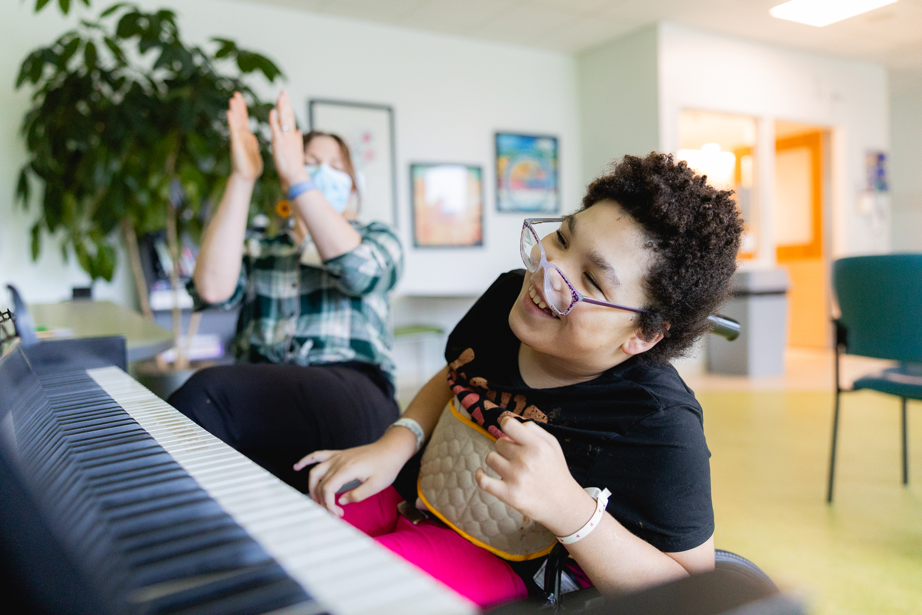 Mary Free Bed pediatric music therapy patient playing the piano
