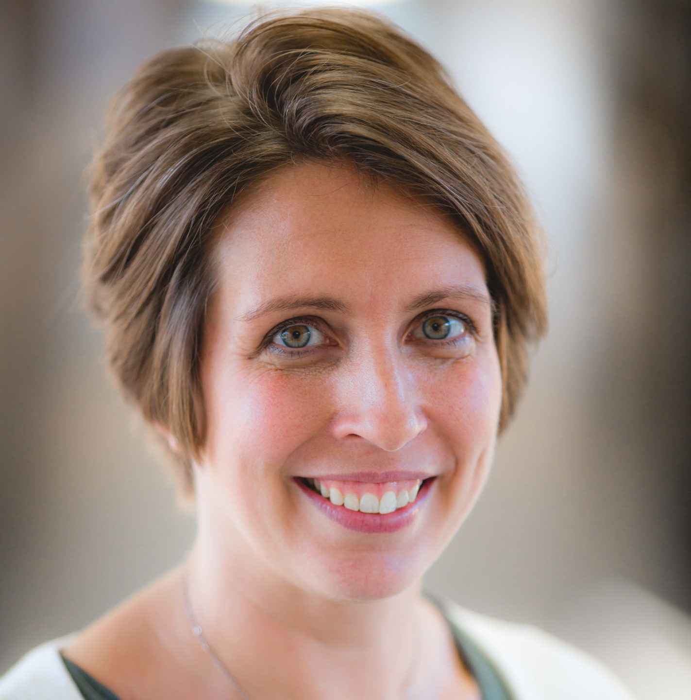 Dr. Lisa Voss