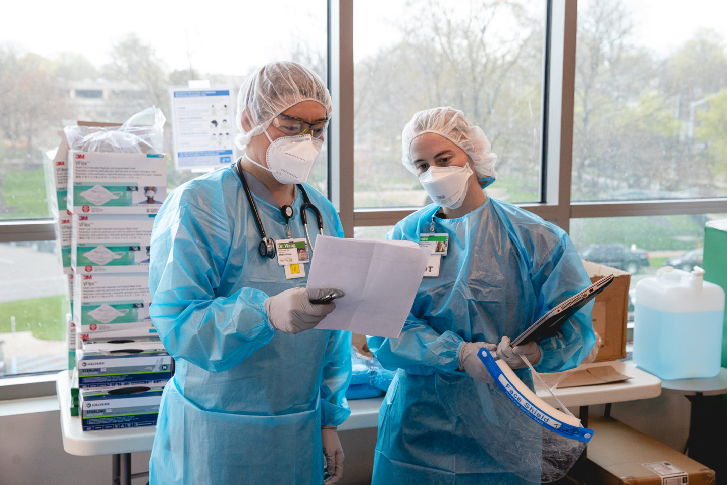 Dr. Wang and team in the ReCOVery Unit