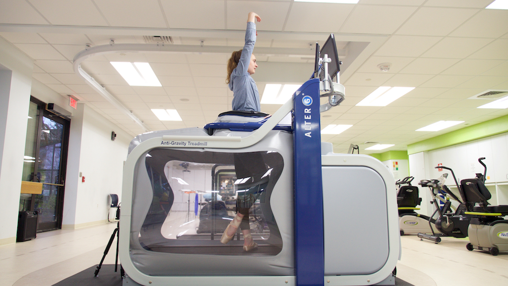 Alterg Treadmill Helps Mary Free Bed Patients Defy Gravity Rehab Sooner And Safer
