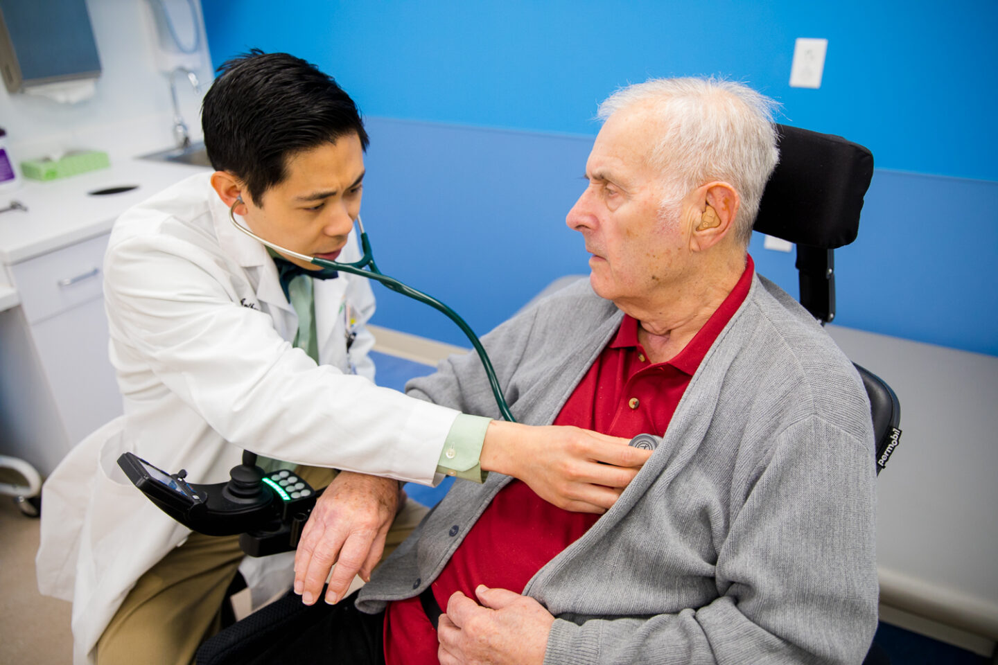 Resident Dr. Anthony Truong with patient