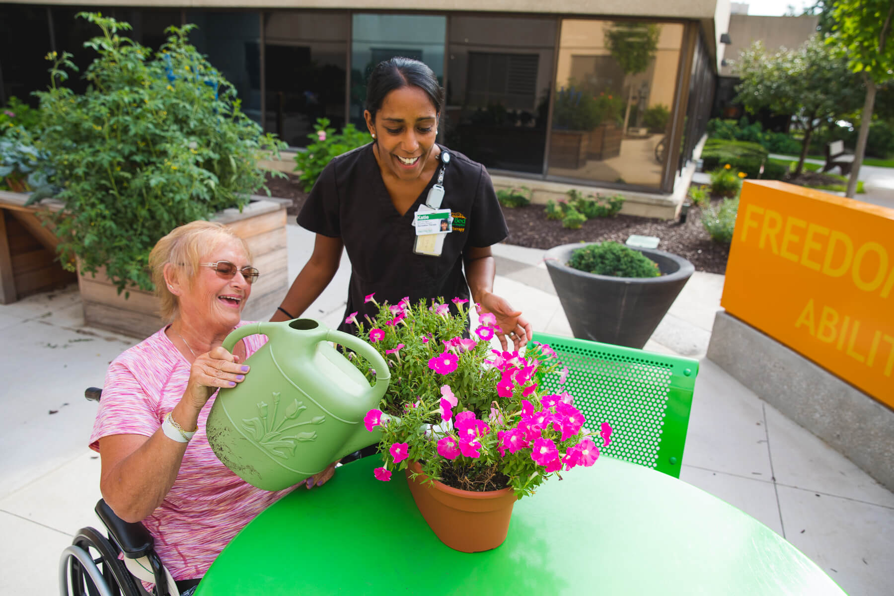 patients betty wustman in therapy garden 6128