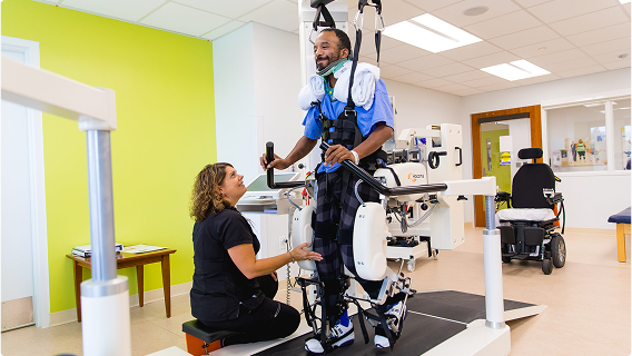A World-Class PM&R Residency Program 4 Professional in the PM&R Residency Program helps a patient walk.